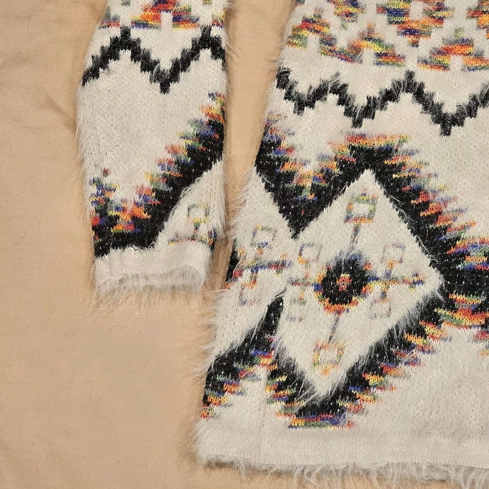 Aztec Patterned Women's Cardigan - Picture 14 of 15